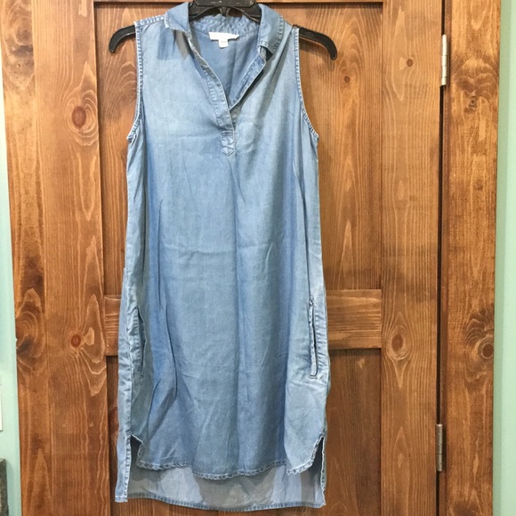 Sleeveless dress - Picture 1 of 4